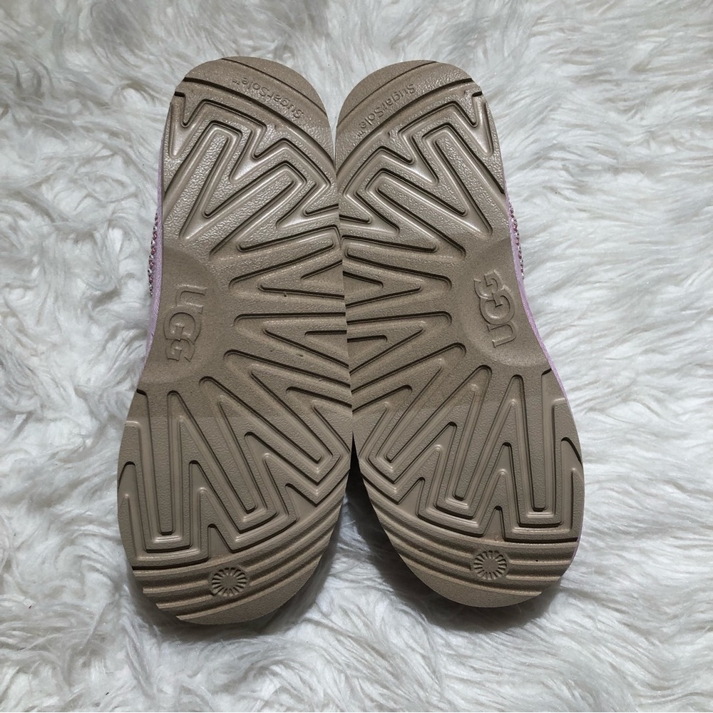 NWT UGG limited edition pink Tasman White Size 6 kids = 7.5 women Fuzzy Slip On - Picture 3 of 7
